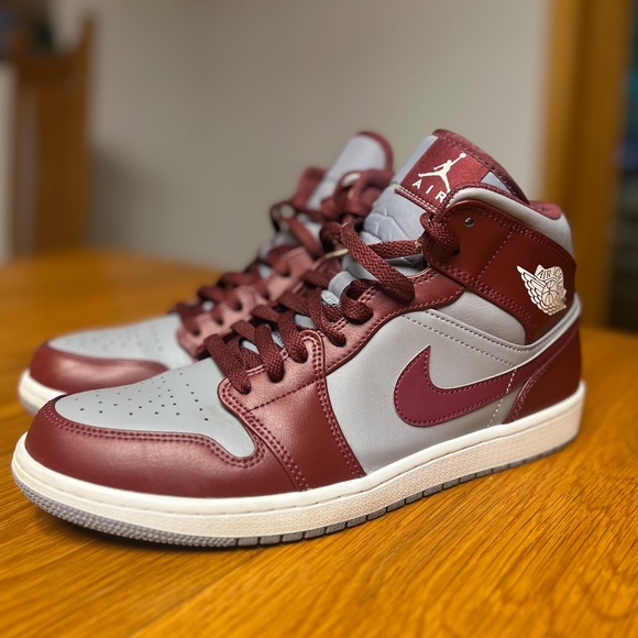 AIR JORDAN 1 MID CHERRYWOOD RED - Picture 3 of 6